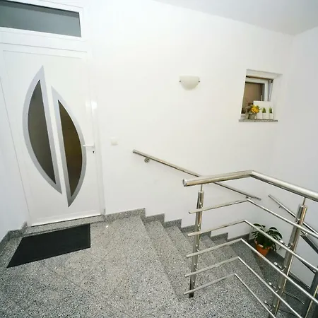 Mrkonja 公寓 马图利