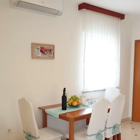 Mrkonja アパート